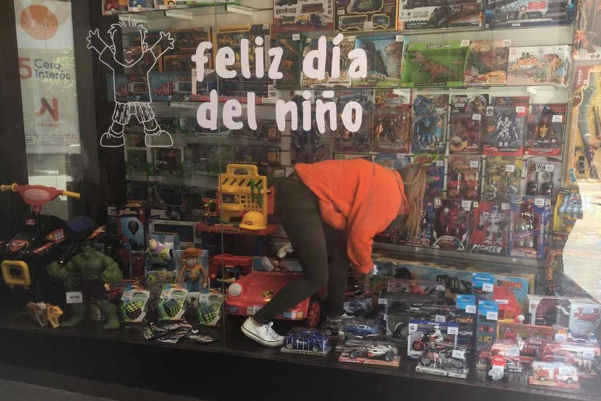 Vidriera por el Día del Niño. ARCHIVO