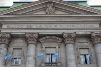 El Gobierno cierra sucursales y recorta gastos del Banco Nación en todo el país