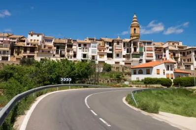 El encantador pueblo blanco que busca nuevos vecinos: viviendas desde 30.000 euros y oportunidades laborales