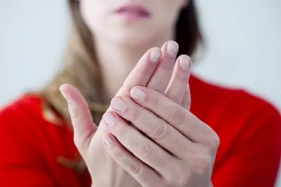 Un kinesiólogo explica la causa de las manos frías y cómo solucionarlo