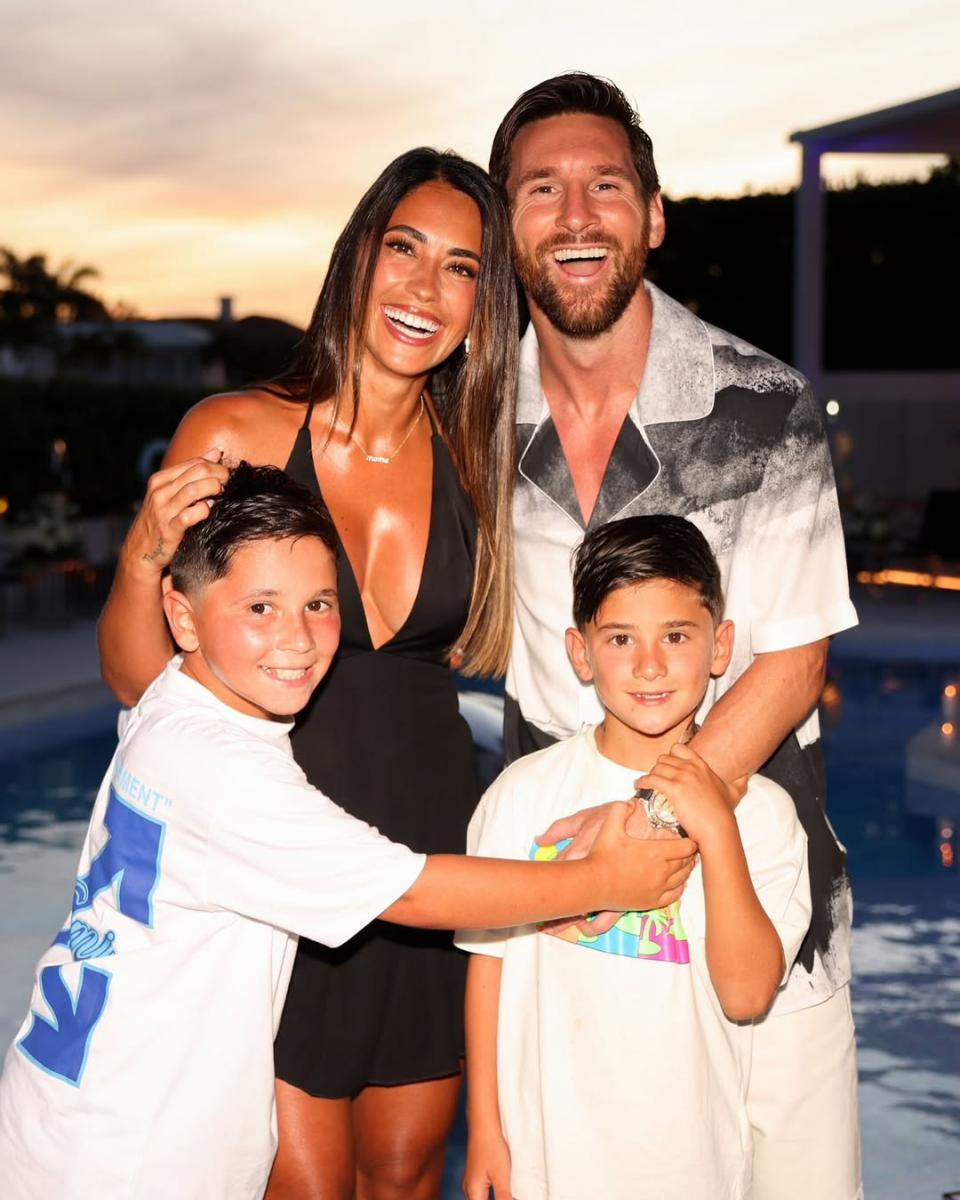 El cumple de Lionel Messi en fotos: abrazo familiar, torta con guiño y un ausente especial