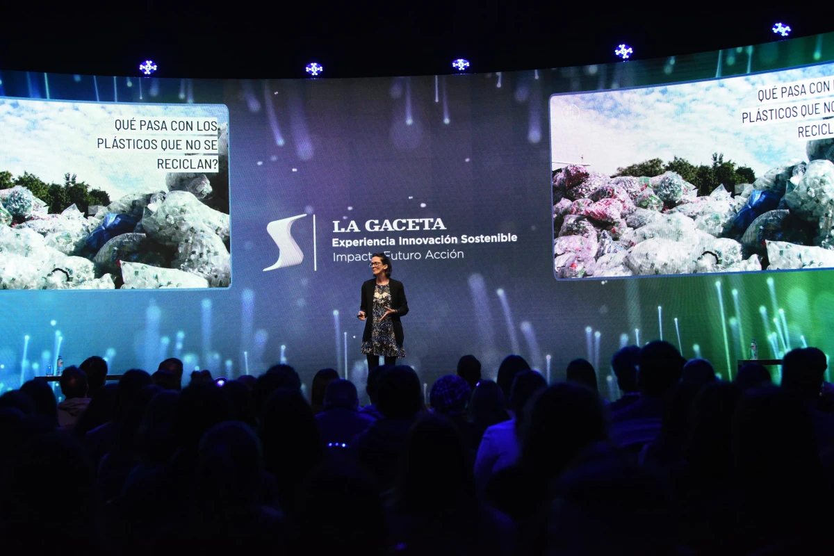 ALERTA. La experta advirtió que la relación humana con el plástico está fuera de control. LA GACETA/ FOTO DE ANALÍA JARAMILLO