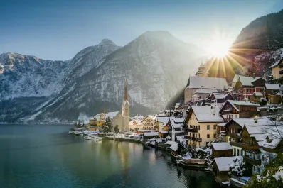 Conocé el pueblo que inspiró una película infantil y terminó levantando un muro contra los turistas