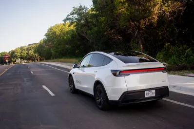 Denuncian que los robotaxis de Elon Musk y Tesla cometen graves infracciones de tránsito