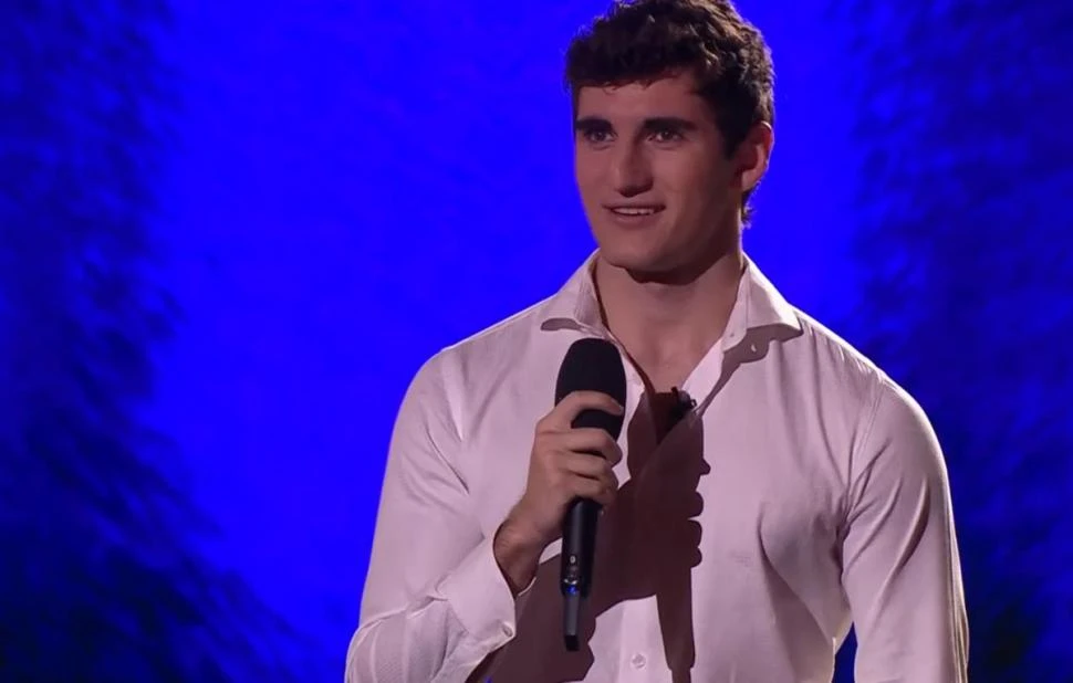 DEBUT. El joven tucumano interpretó “Down with my baby” en su primera presentación.