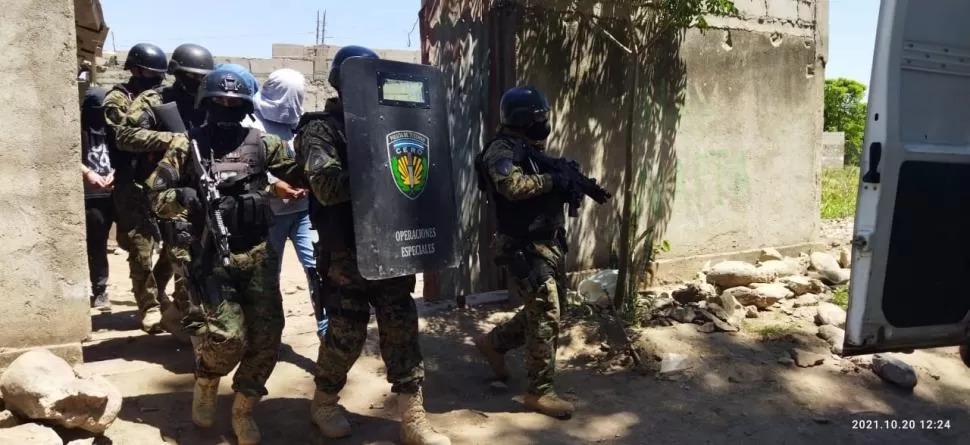 TRAS LAS REJAS. Roque “Colorao” Carrazán tenían un punto de venta al frente de la casa de los Campos.
