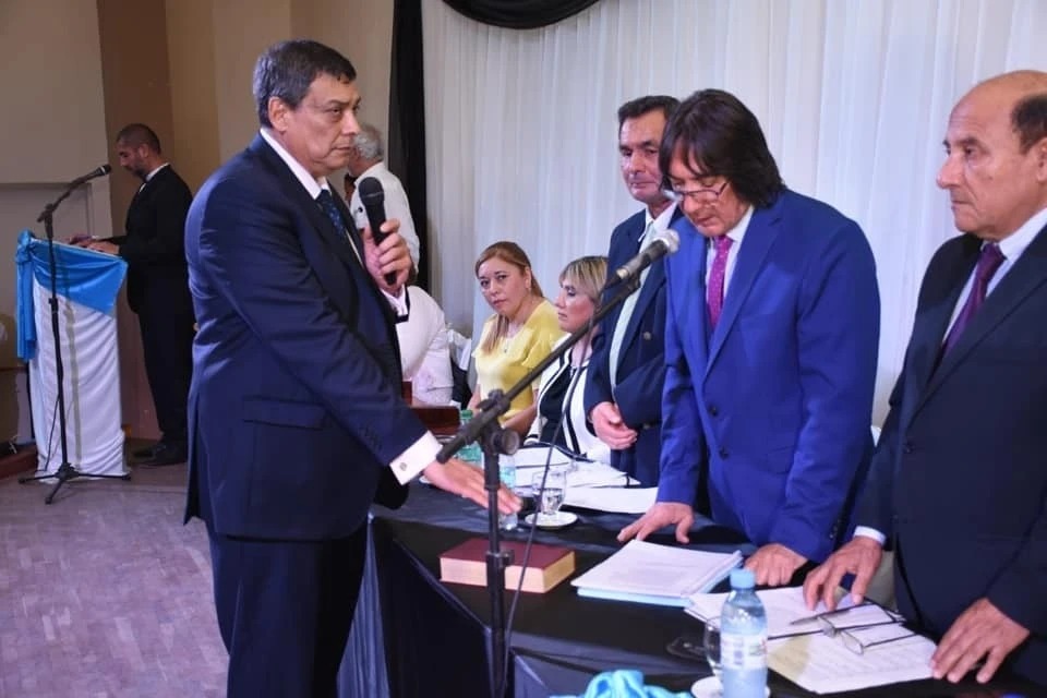 EN LA MIRA. José Roldán cuando juró por última vez como secretario de Hacienda de Alberdi.