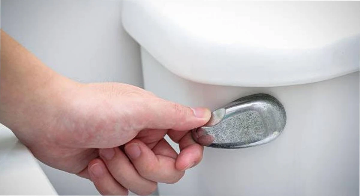 ¿Por qué deberías cerrar la tapa al tirar la cadena?