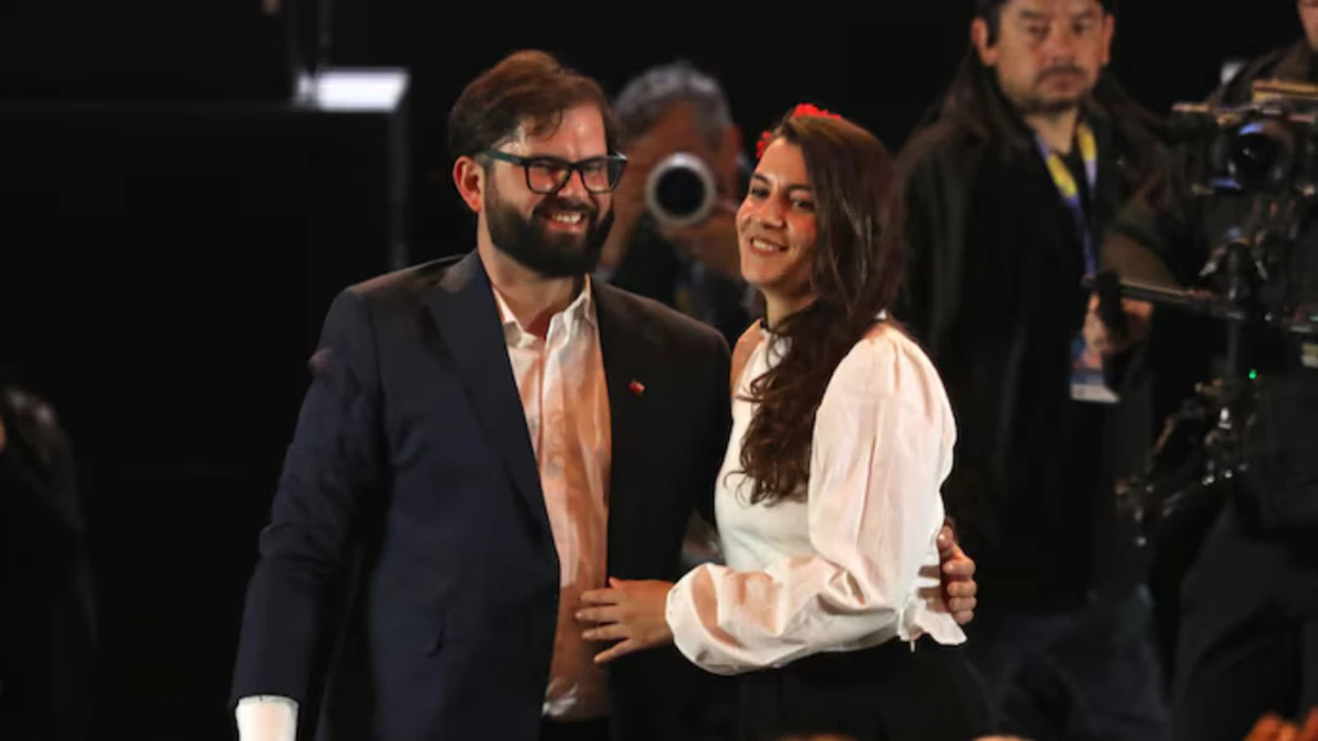 Gabriel Boric y Paula Carrasco se convirtieron en padres de Violeta