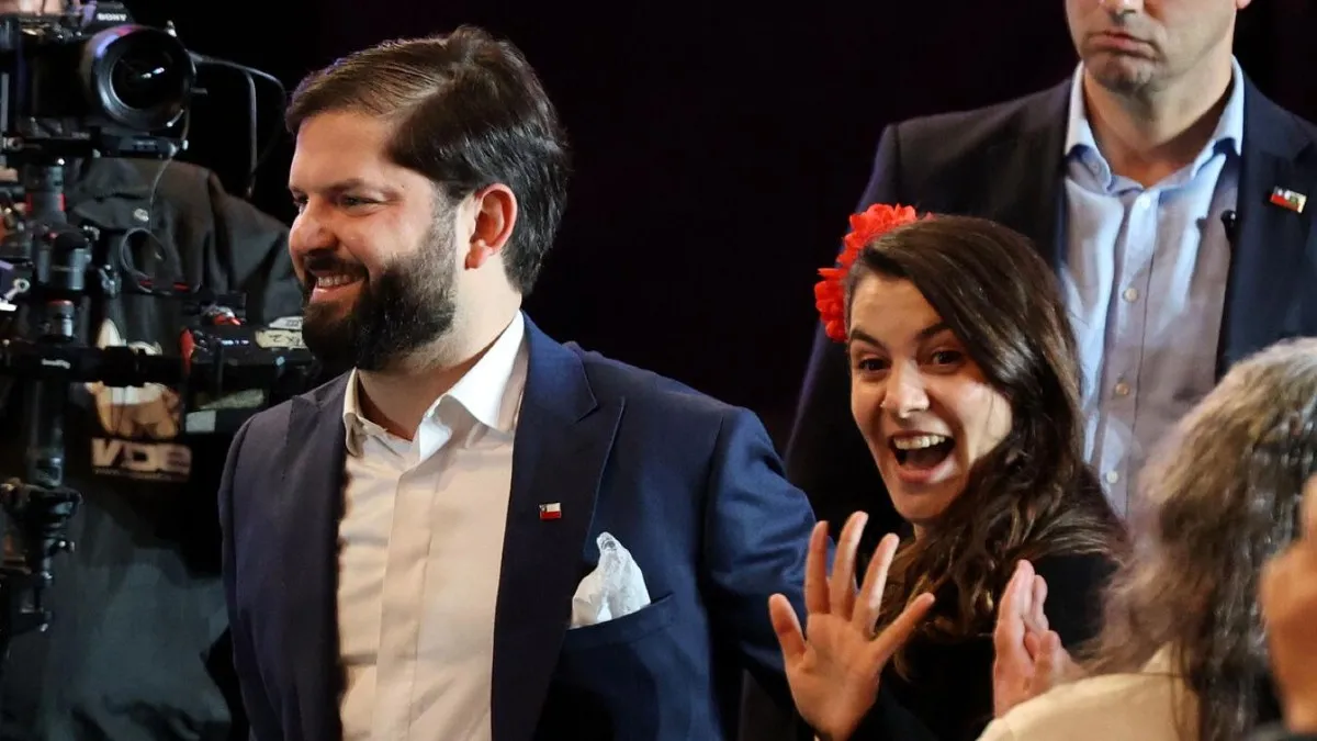 Del primer saludo al nacimiento de Violeta: la historia de amor entre Boric y Paula Carrasco