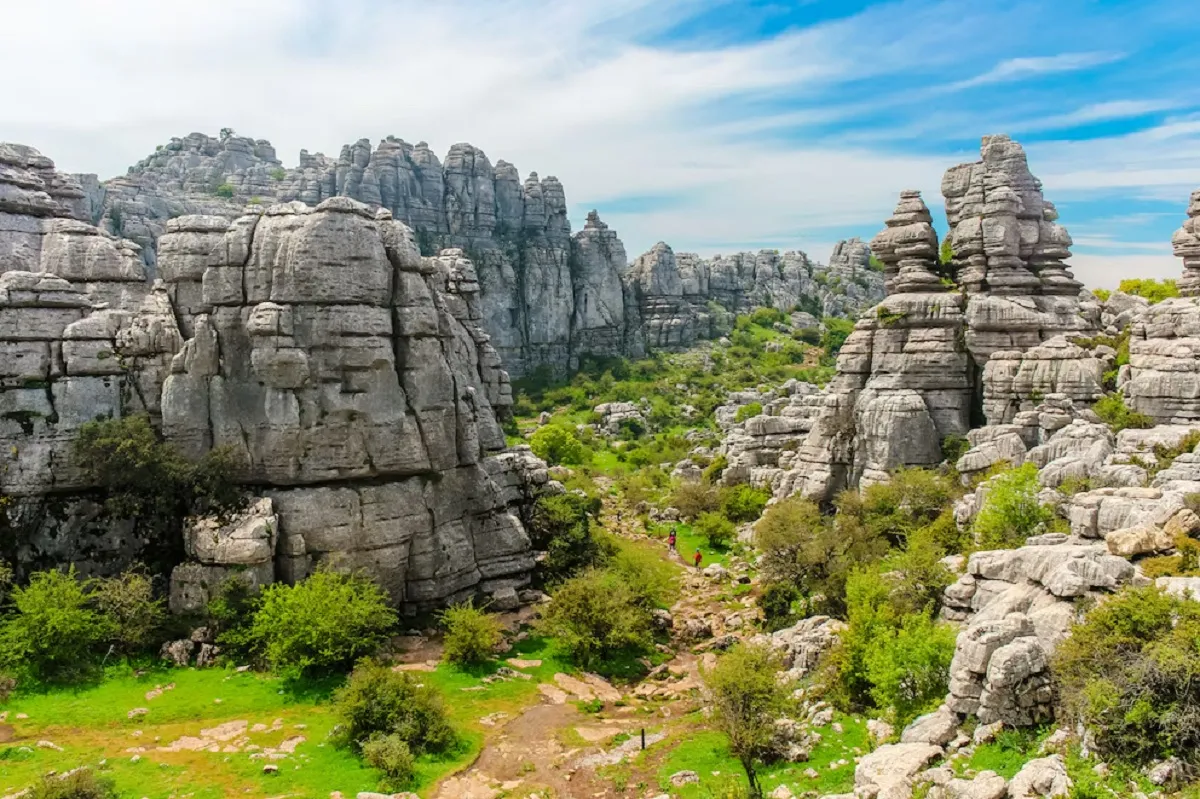 Málaga a pie: rutas imprescindibles entre desfiladeros, montañas y paisajes de ensueño
