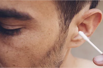 La cera del oído podría ser clave para detectar el Parkinson de forma temprana