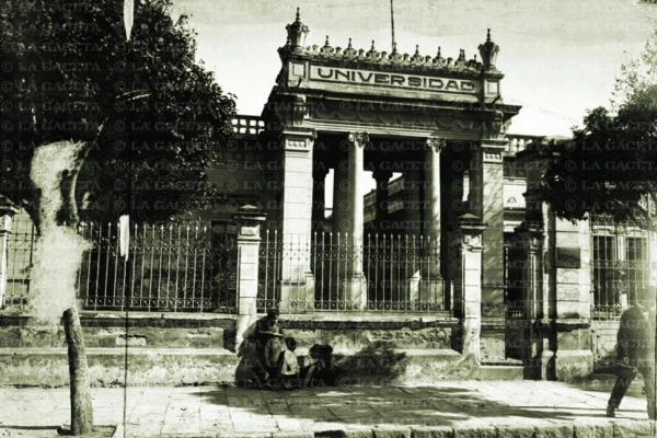 Recuerdos fotográficos: la UNT, apenas ayer