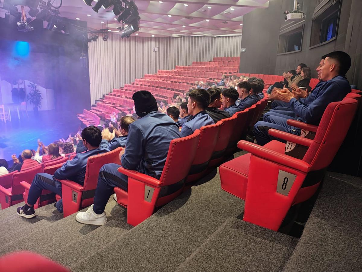 EN TEATRO LA PASEO PLAZA. Todos los jugadores del 