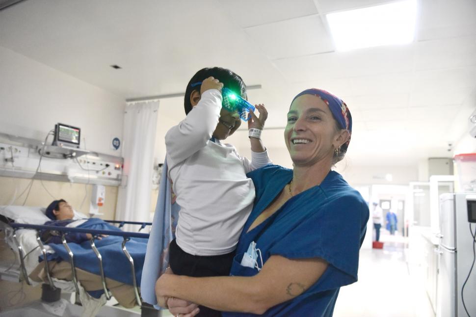 FELIZ Y CALMADO. Ignacio eligió la capa de Superman y anteojos luminosos.