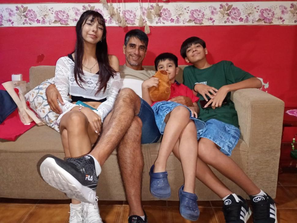 APOYO INCONDICIONAL.Morales disfruta con su familia y sigue apostando por el deporte y por sumar minutos en el fútbol.