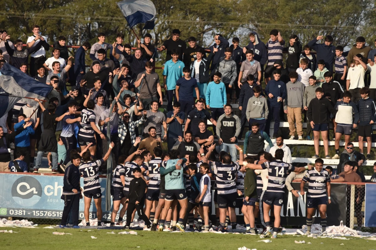 Sobre el final, Universitario se llevó el clásico ante Los Tarcos y está en semifinales del Torneo del Interior B