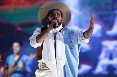 Folclore: Lázaro Caballero reúne juventud con experiencia