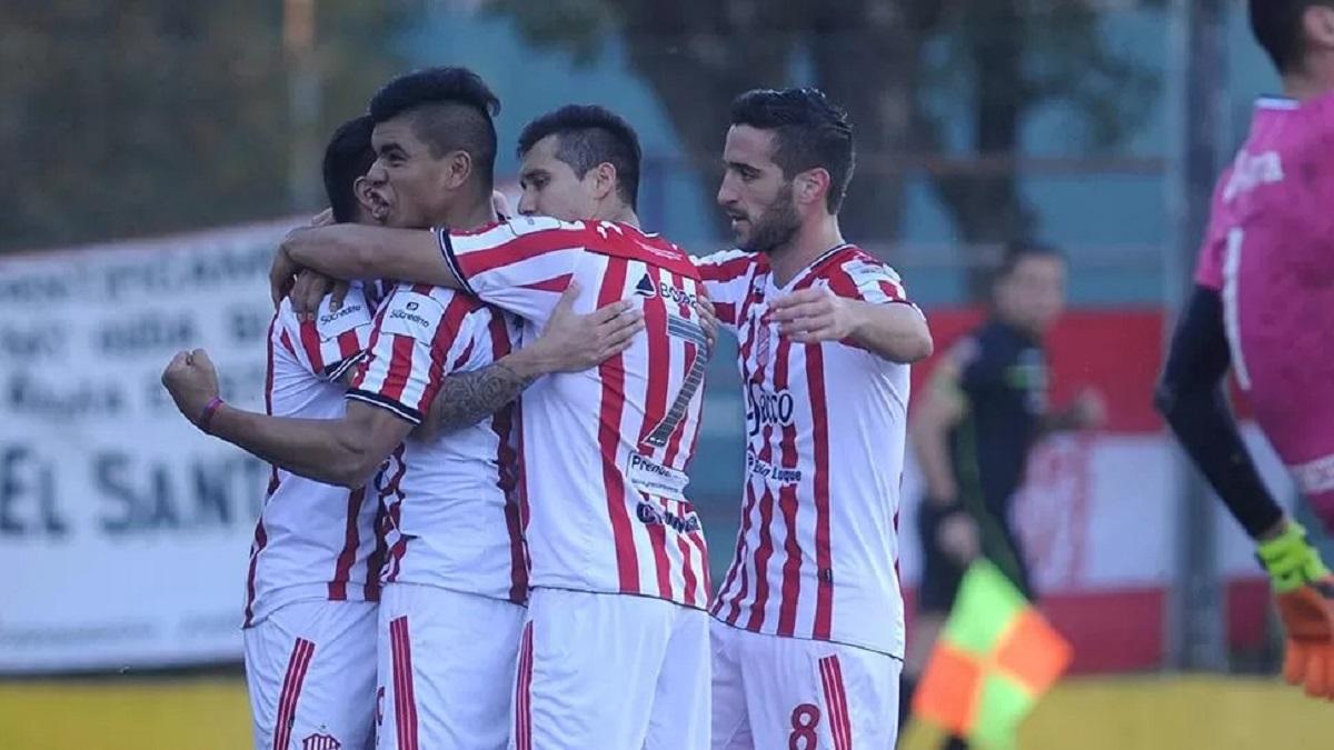 ABRAZO. Los jugadores del 