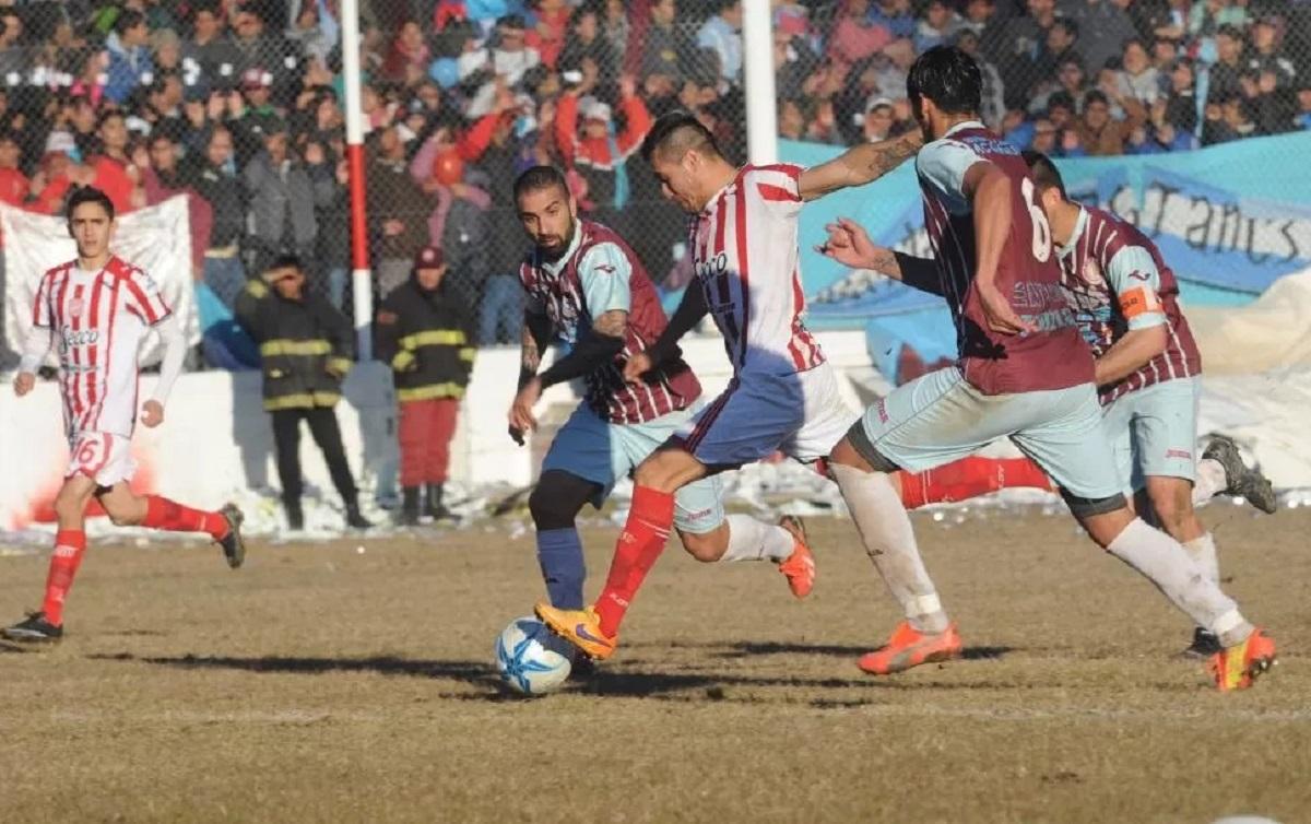 REMATE AL ARCO. Gonzalo Rodríguez estuvo intratable aquella tarde.