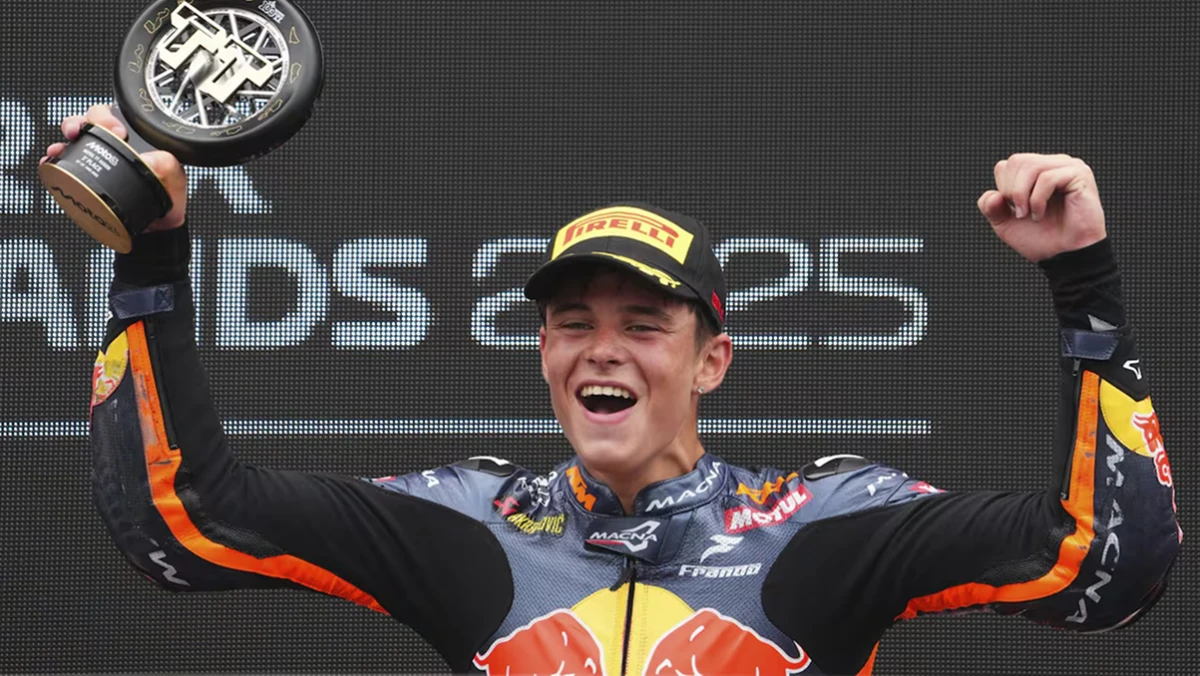 La emoción del argentino Valentín Perrone tras su primer podio en Moto3