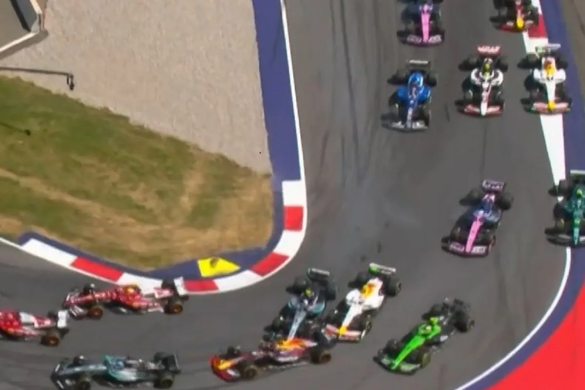 Choque y polémica en Austria: Verstappen fuera en la primera vuelta