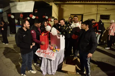 Globos, juguetes y corazones rojos y blancos: la colecta que conmovió en La Ciudadela