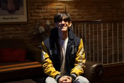 Joaquín Parolo, el tucumano que conmovió a Queen, la rompió en La Peña de Morfi