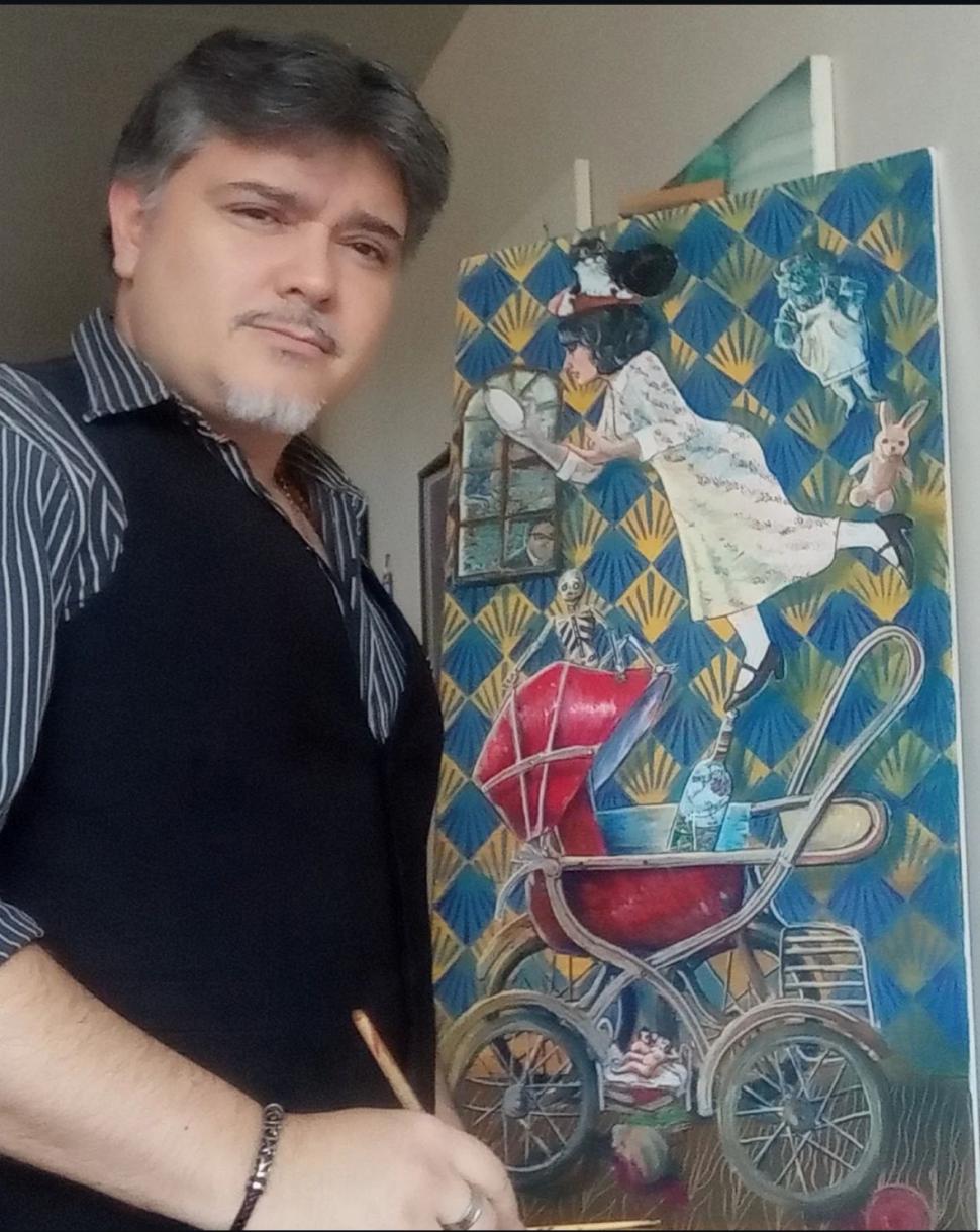 EN ACCIÓN. Frido Nuñez con una de las pinturas que expondrá.