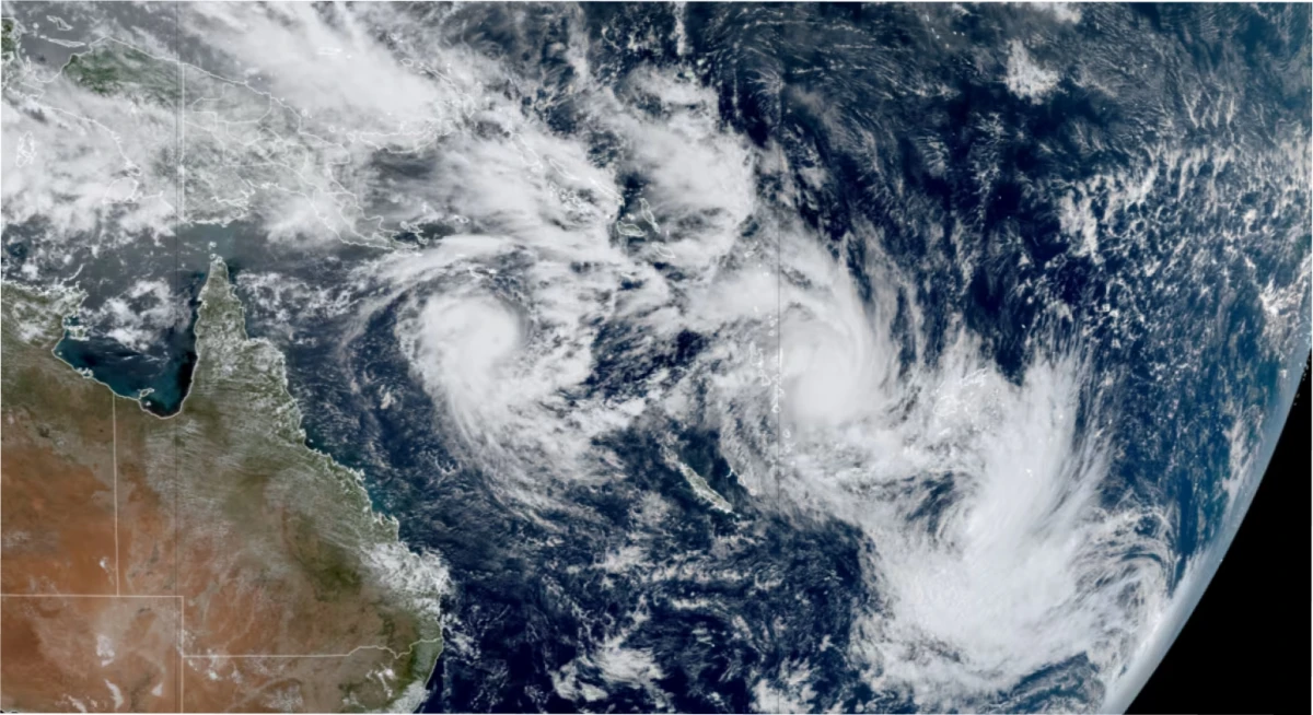 Un satélite capta tres ciclones tropicales con nombre que se agitan simultáneamente al este de Australia en la cuenca del océano Pacífico sur el martes. CIRA/RAMMB/CNN News