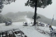 Esta mañana, la nieve cubrió algunas zonas de las cumbres del cerro San Javier