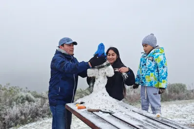 Mucha emoción y felicidad entre los niños tucumanos que vieron la nieve por primera vez