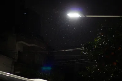 “Llueve como nieve”: volvió la frase viral con una nevada histórica en San Miguel de Tucumán