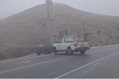 Video: una camioneta se deslizó sobre el hielo en la ruta 307, camino a El Infiernillo