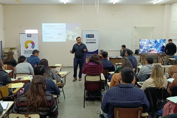 Iniciaron clases del módulo de Ciudadanía Digital en la Diplomatura de la UNT