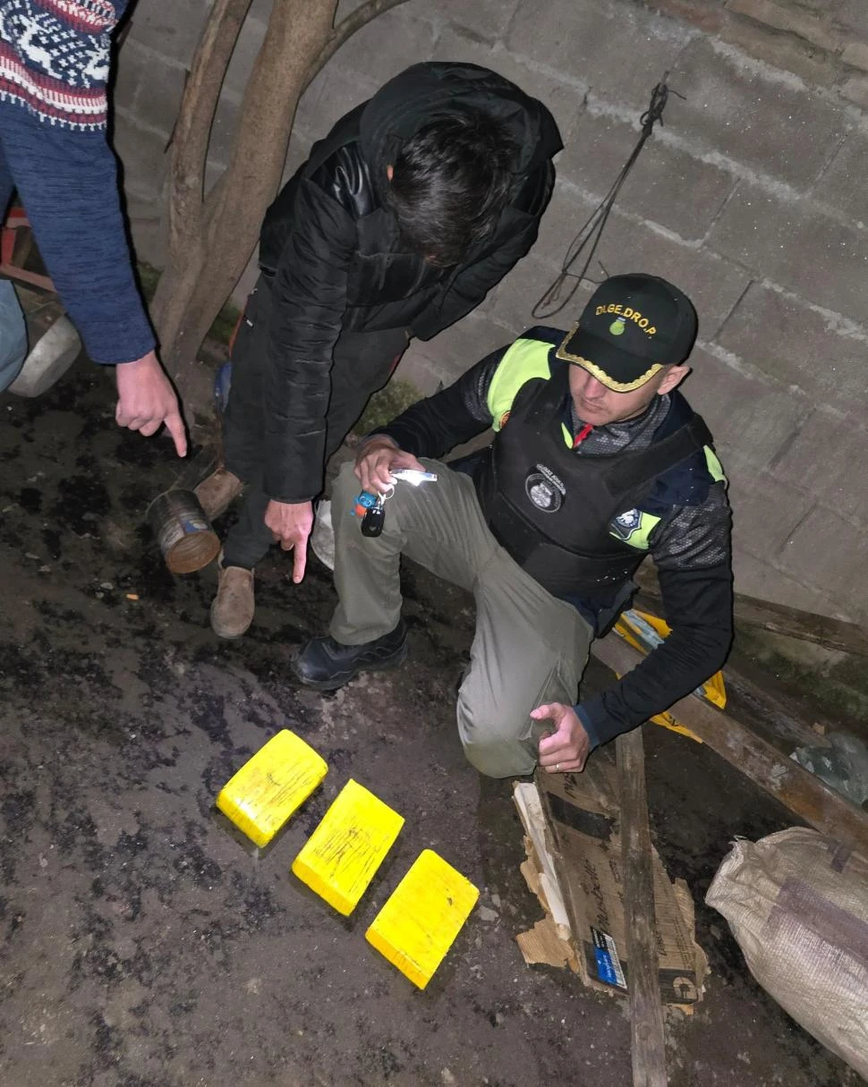 SOSPECHAS. Los tres kilos de cocaína secuestrado al clan Paradi podrían haber sido parte de un cargamento comprado por “Chipi” Giménez. 