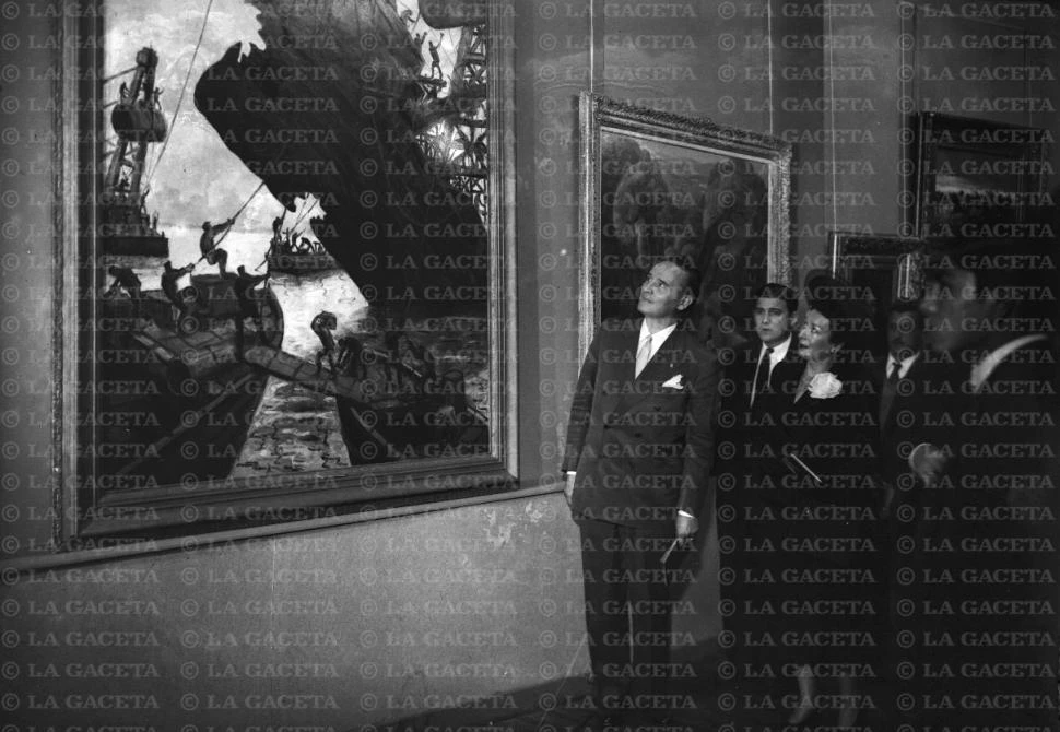 Recuerdos fotográficos: un Quinquela expuesto en Tucumán, en 1948