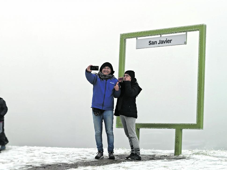 Una mañana para la historia: conocer la nieve emocionó a Luz y a muchísimos tucumanos