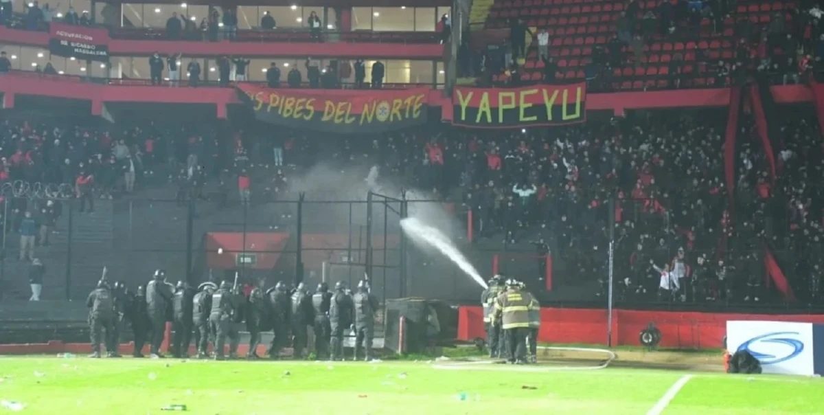 Colón y Mitre cerraron un partido tenso tras incidentes, protestas y clima institucional en crisis