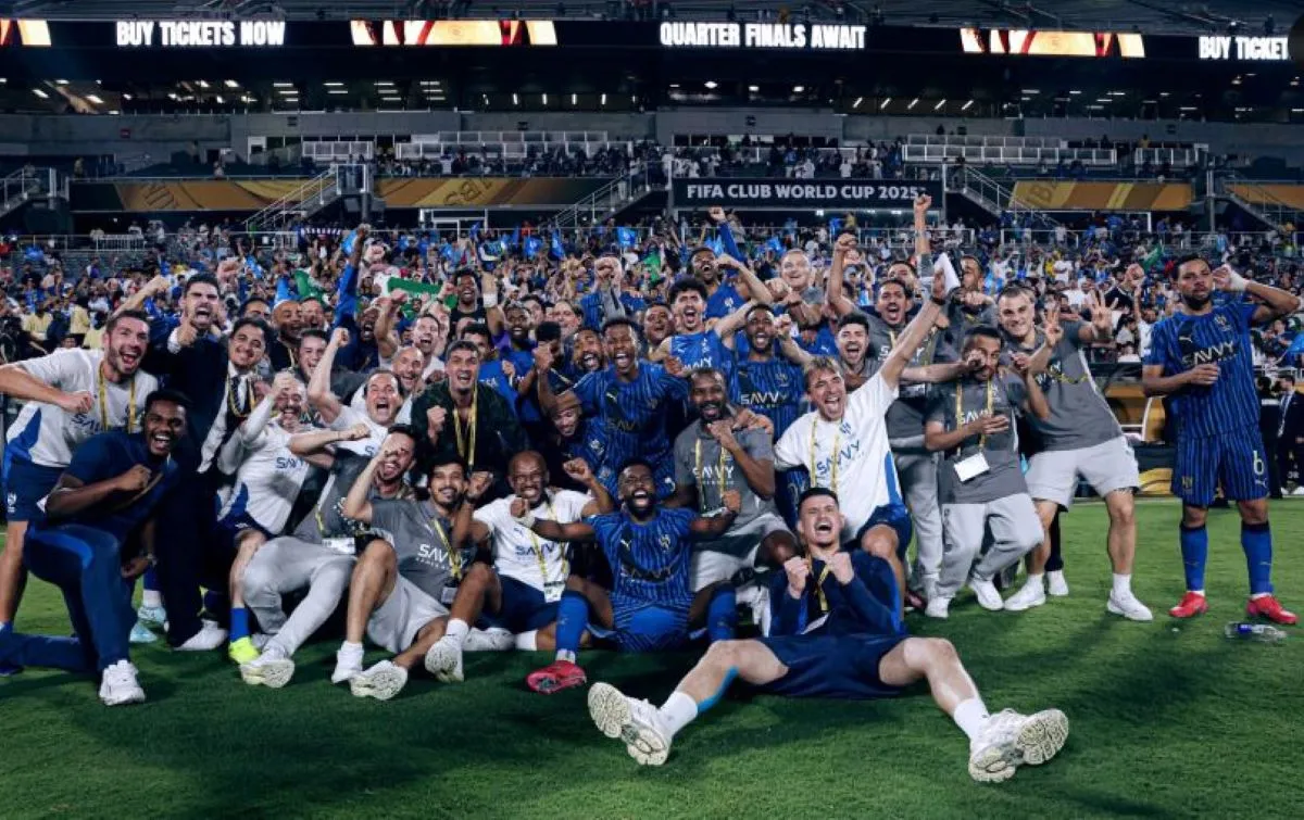 FELICIDAD. El equipo de Arabia Saudita festejó a lo grande en el campo de juego de Orlando.
