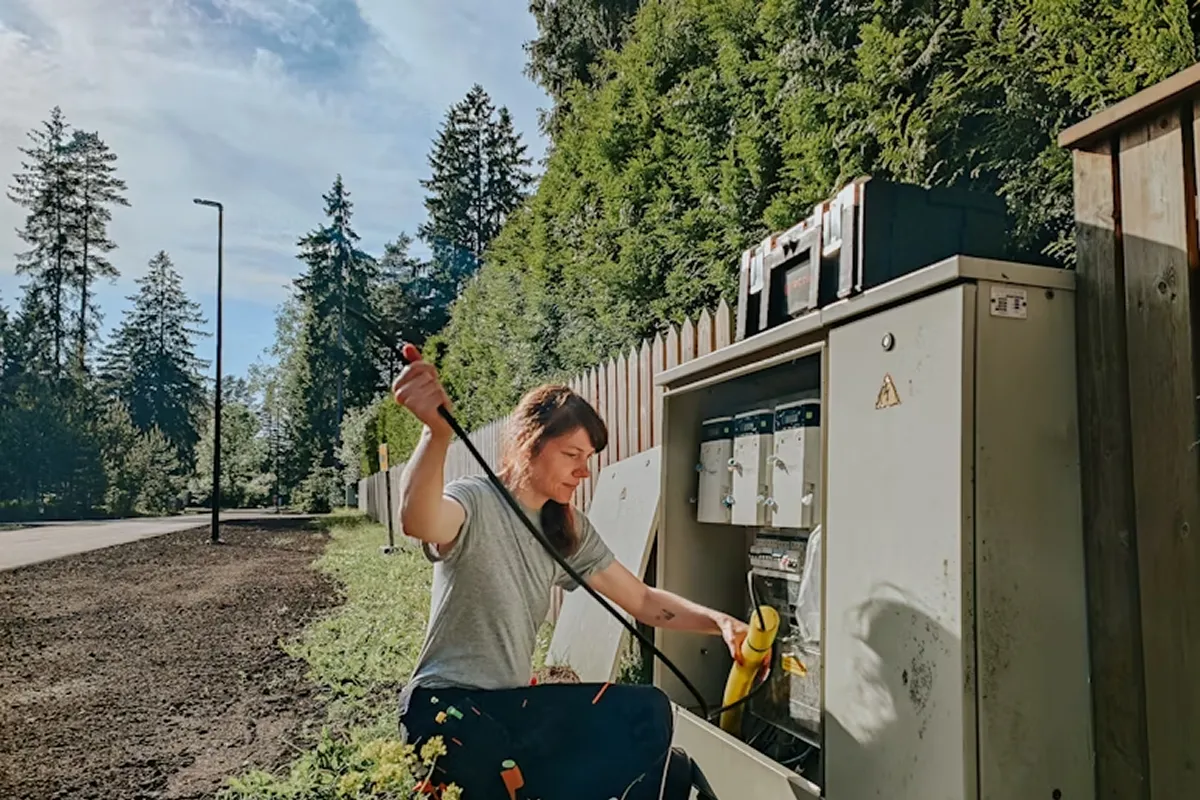 SER ELECTRICISTA. El oficio tiene salida laboral y buenos ingresos, pero todavía es poco elegido por mujeres. / UNSPLASH