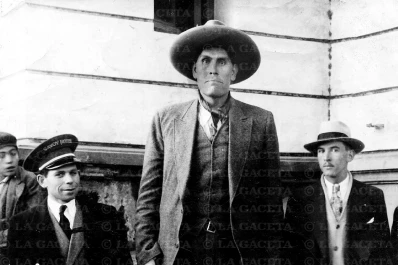 Recuerdos fotográficos: el bondadoso gigante Camacho visita LA GACETA en 1936