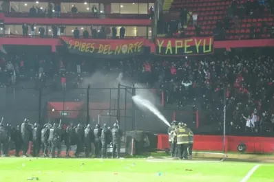 Colón y Mitre cerraron un partido tenso tras incidentes, protestas y clima institucional en crisis