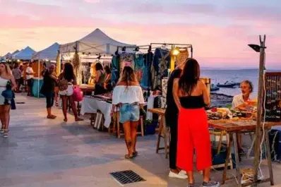 Los mercadillos más buscados del verano en Formentera: moda, arte y alma isleña