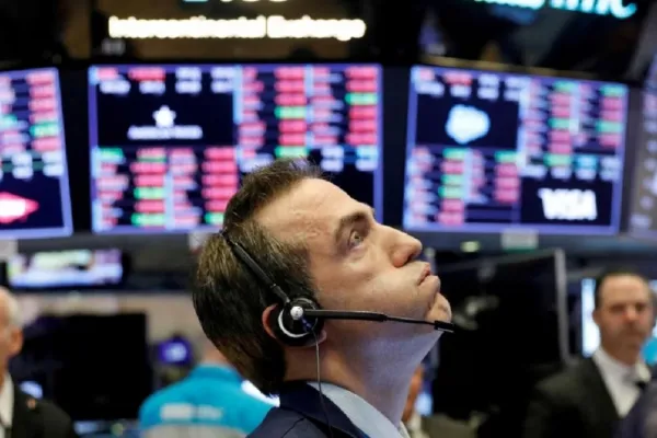 Fallo por YPF sigue sacudiendo a los mercados: los bonos profundizan su caída y el riesgo país se dispara