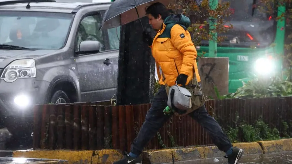 Un imponente frente frío se acerca a Santiago: ¿para qué días se prevén precipitaciones?