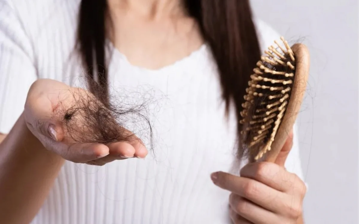 La pérdida de cabello en las mujeres puede ser un síntoma de problemas de tiroides