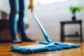Truco casero para limpiar y secar el piso durante el invierno