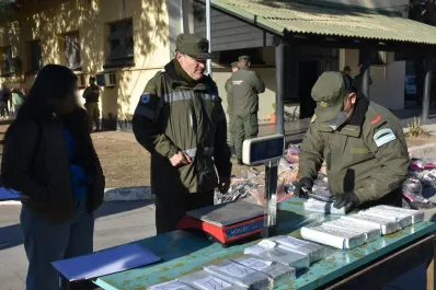 Golpe al narcotráfico: descubren más de 65 kilos de cocaína ocultos en ómnibus de “tour de compras” en Santiago del Estero