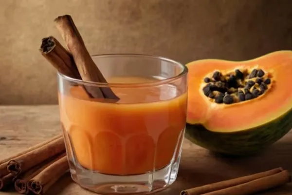 El agua de papaya con canela: una bebida nutritiva que gana popularidad por sus beneficios digestivos